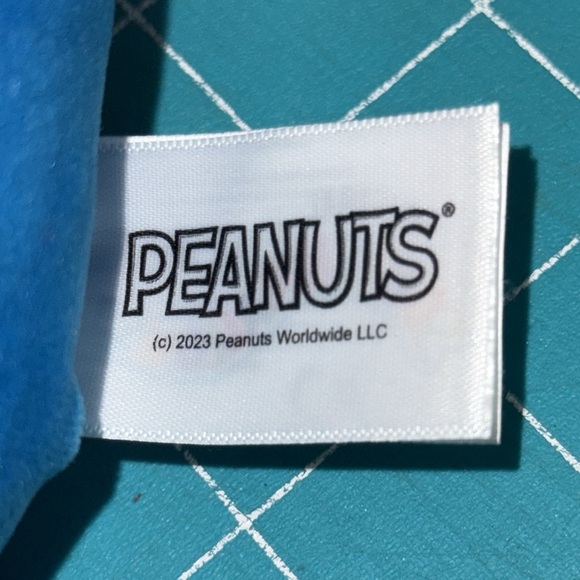 SquishMallows Peanuts Charlie Brown 8 Inch Plush Toy - Picture 6 of 8